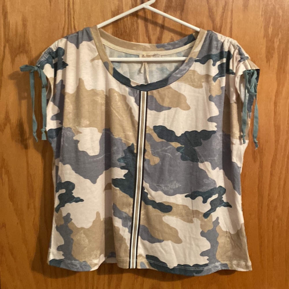 Mystree Blue Tan Cream Camo Crop Top